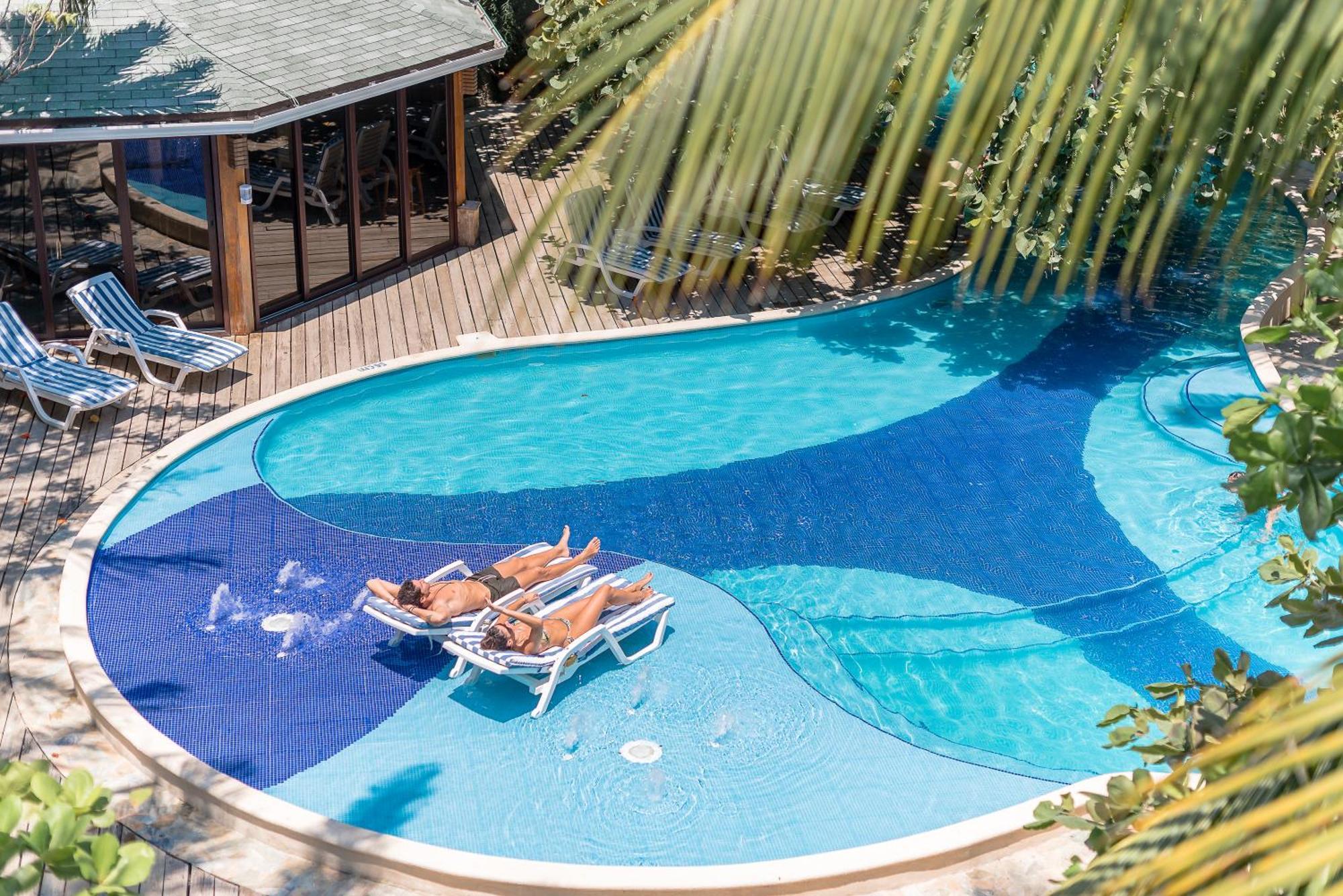 Paradise Beach Hotel & Resort Вест Бэй Экстерьер фото